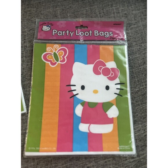 Sanrio Hello Kitty Party Supplies 16 Treat Bags and 16 Napkins - Picture 2 of 6
